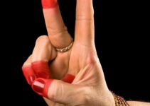 Kartarimukha Mudra: Meaning, Benefits and Steps to Perform